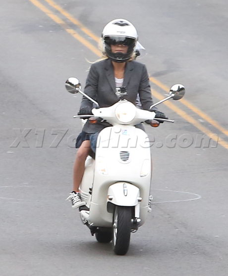 Chris Martin Gwyneth Paltrow  vespa traffic dangerous scooter 