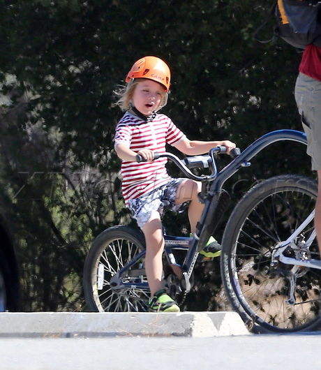 Angelina Jolie Brad Pitt camp kids Vivienne knox Shiloh Zahara outdoors