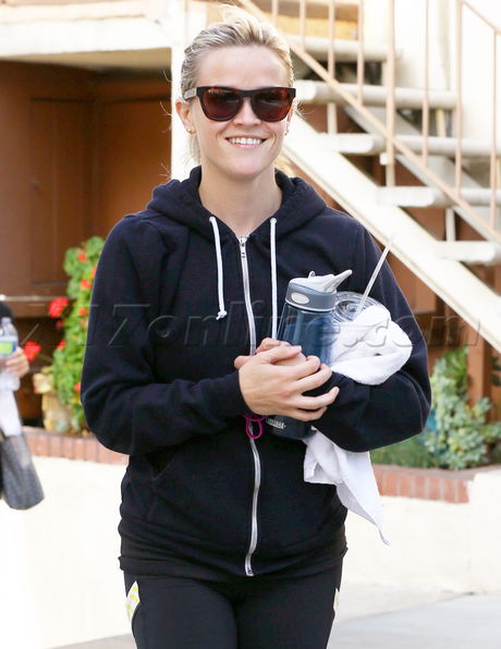 Reese Witherspoon gym workout sunglasses blonde burn 60