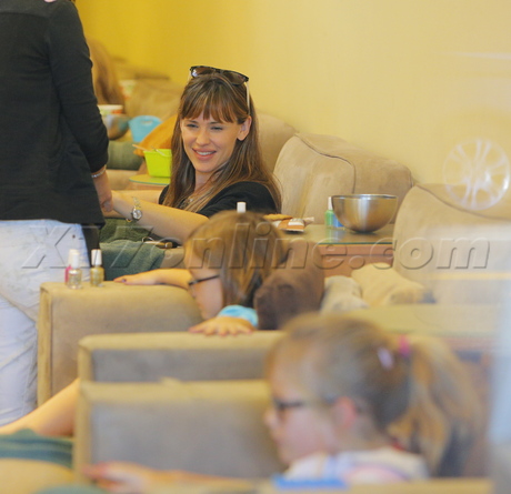 Jennifer Garner Seraphina skirt nail salon violet 