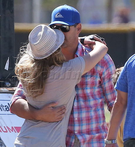 LeAnn Rimes Eddie Cibrian Paparazzi step mom cheating broken fingers broken hand