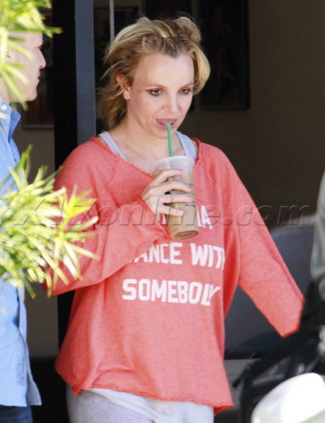 Britney Spears hair extensions smeared make up make up starbucks dance sweats 
