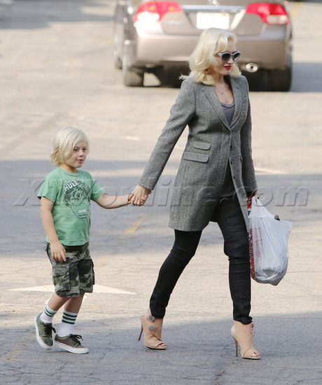 Gwen Stefani blonde sunglasses incredible hulk comic book gavin rossdale pregnant tweed 