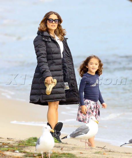 cleavage hat filming sunglasses bra movie set How to Make Love Like an Englishman 