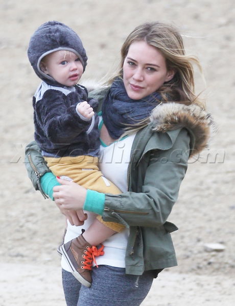 Hilary Duff jacket boots dog park luca sweats no make up hood uggs