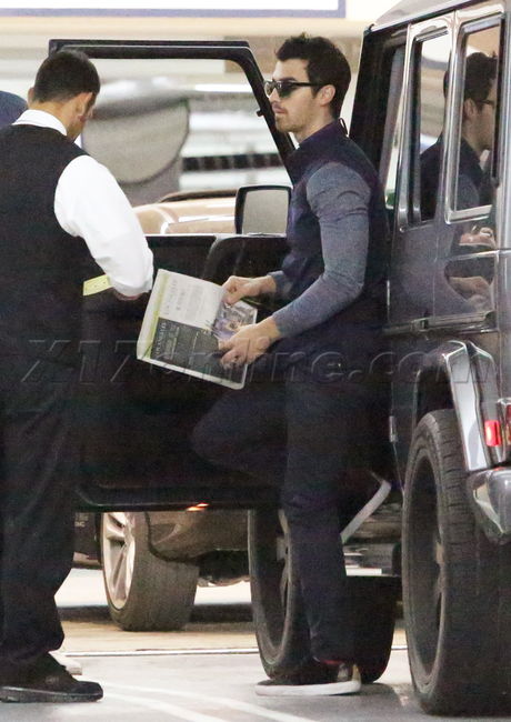 Joe Jonas boa steakhouse sunglasses parking garage 