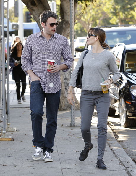 Jennifer Garner sunglasses coffee doll baby ben affleck batman 