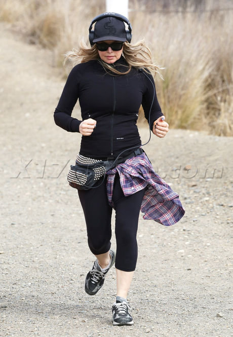 Fergie running exercise sunglasses baby mom 