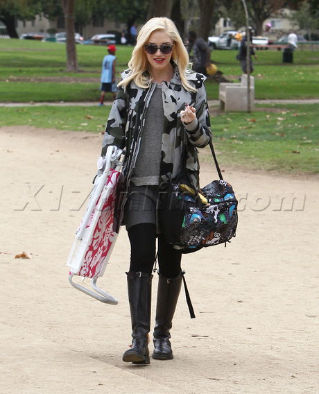 Gwen Stefanisoccer Kingston urban camoflage pregnant mom 