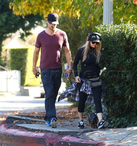 Josh Duhamel, Fergie dog walking 