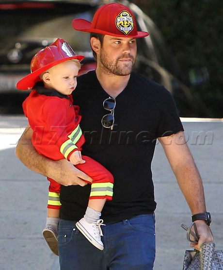Luca Comrie Mike Comrie Hilary Duff fireman halloween 