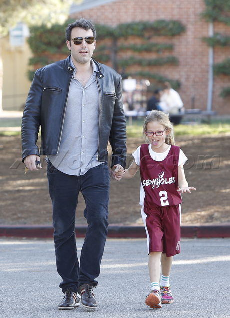  Ben Affleck sunglasses jeans violet basketball uniform 