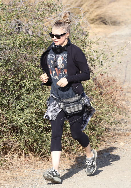 Fergie  fitness running scar spandex trainer sunglasses 