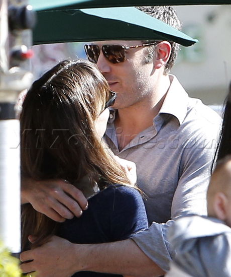  Jennifer Garner  no make up  Ben Affleck sunglasses cafe verde jeans 