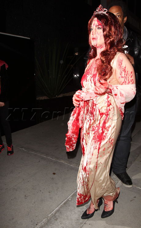 halloween hollywood bootsy bellows wig boob blood Matthew Mosshart kelly osbourne 