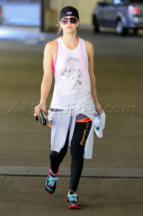 Kaley Cuoco gym tights work out big bang theory coffee wedding 