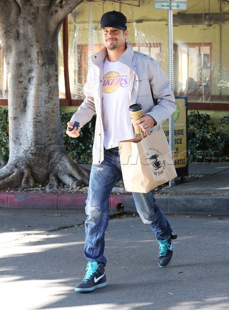 Josh Duhamel  airport lax coffee coral tree cafe hat lakers 