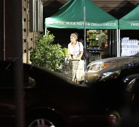 Los Feliz Lassen's Natural Foods & Vitamins Eva Mendes 