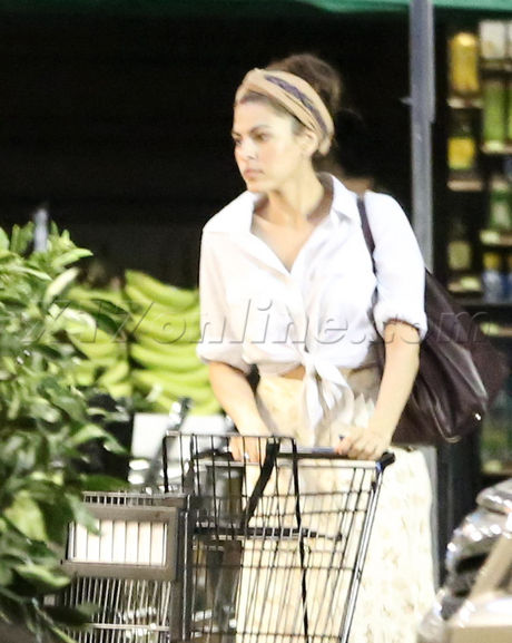 Los Feliz Lassen's Natural Foods & Vitamins Eva Mendes 