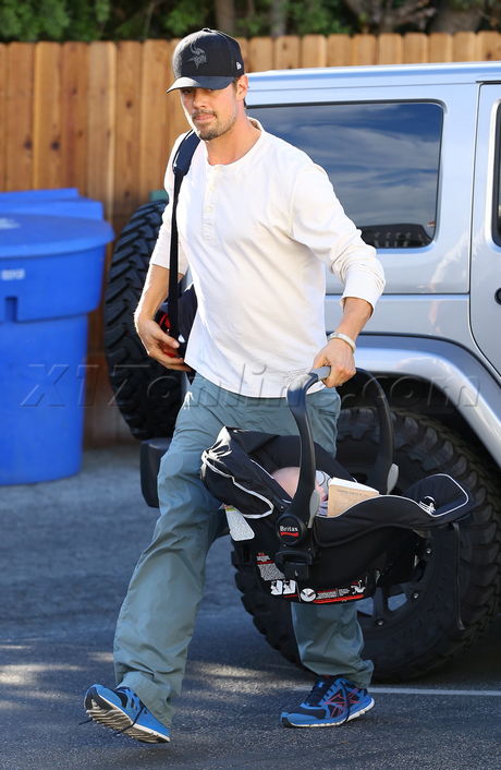 Josh Duhamel  hat axl baby gas station 