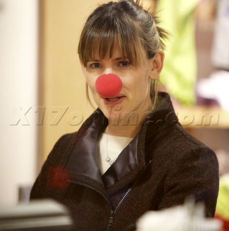 Jennifer Garner Samuel Seraphina holiday party ginger bread house crying baby clown nose 