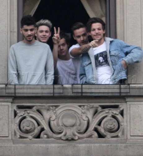 One Direction Zayn Malik, Harry Styles, Louis Tomlinson, Niall Horan, Liam Pay Milan Italy