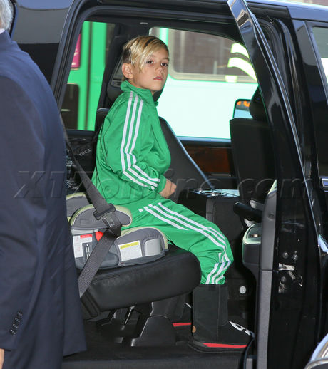 Gwen Stefani  pregnant vest boots kingston  zuma jean vest 