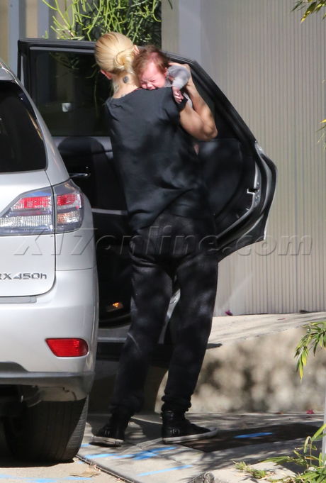 Jaime King  crying baby sunglasses tee shirt 