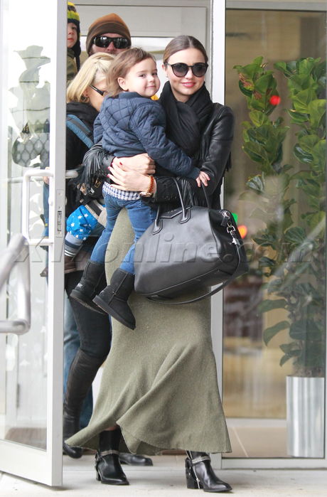 sunglasses maxi skirt boots scarf flynn orlando bloom helicopter 