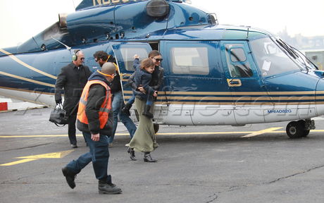 sunglasses maxi skirt boots scarf flynn orlando bloom helicopter 