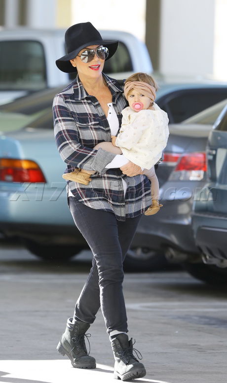 sunglasses jeans shopping Kris Jenner  hat grandkids 