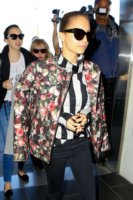sunglasses Nicole Richie  floral jacket lax airport tight bun 