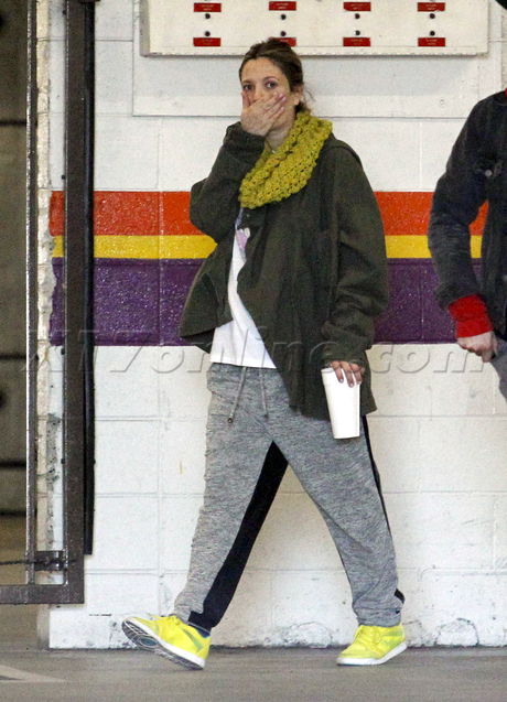 Drew Barrymore scarf no make up storage 