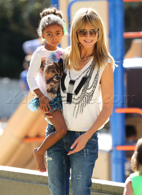 Heidi Klum soccer jeans kids Henry Leni Johan Lou 