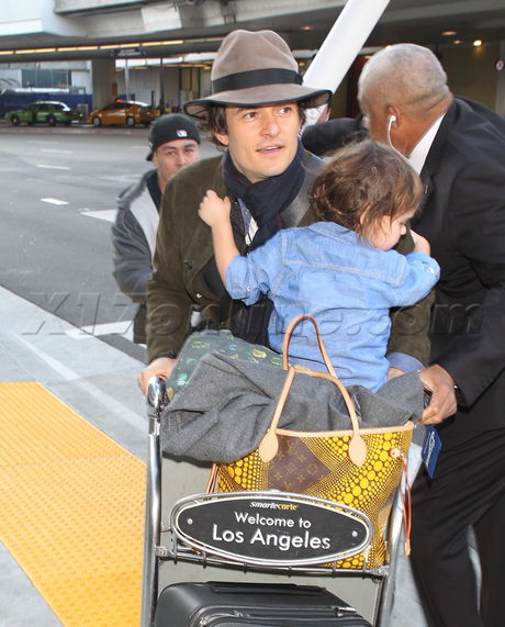 Orlando Bloom hat son Flynn LAX 