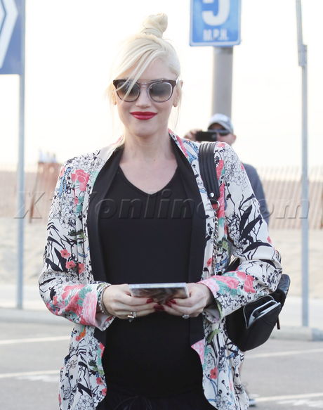 Gwen Stefani  pregnant heels sunglasses 