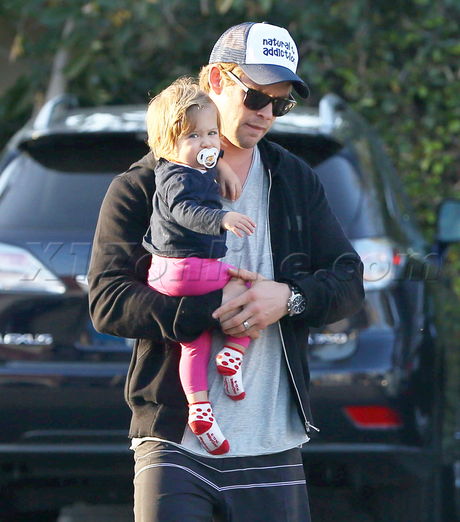 Elsa Pataky Chris Hemsworth groceries shopping pregnant blonde thor 