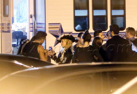 blonde jacket Miley Cyrus preformance unplugged Madonna 