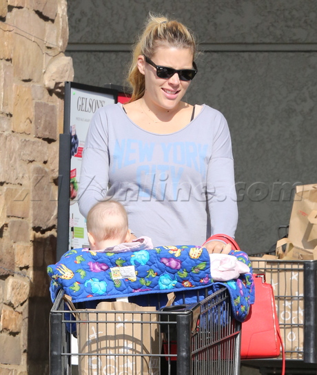 Busy Philipps baby daughter sunglasses shopping groceries