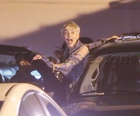 blonde jacket Miley Cyrus preformance unplugged 