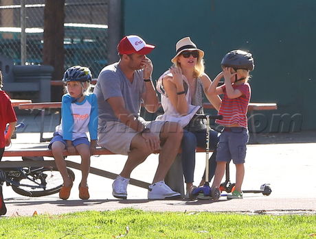Liev Schreiber Naomi Watts scooter park samuel Alexander Pete and Samuel Kai Schreiber