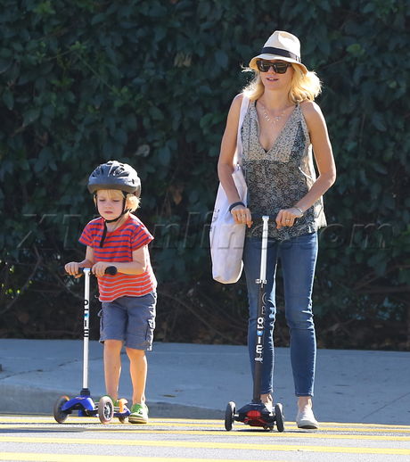 Liev Schreiber Naomi Watts scooter park samuel Alexander Pete and Samuel Kai Schreiber