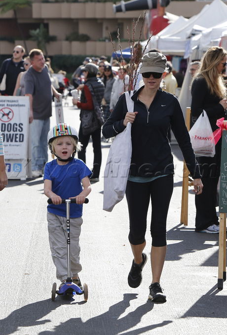 sunglasses shorts hat Liev Schreiber Naomi Watts