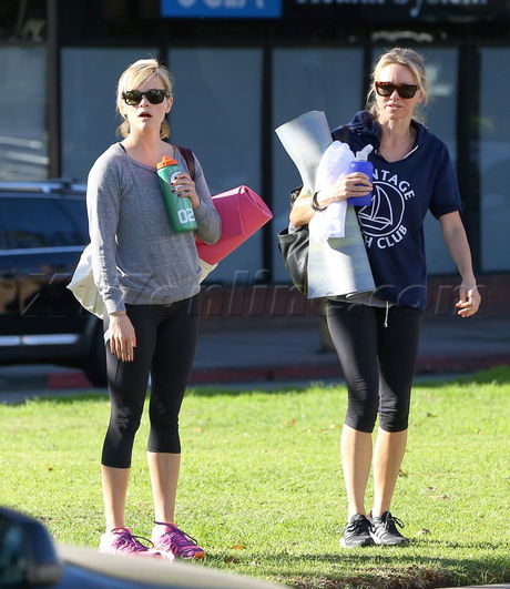 Naomi Watts Reese Witherspoon workout sunglasses brentwood yoga blonde