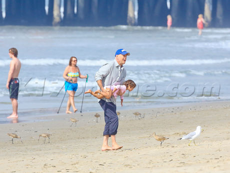Bruce Willis daughter Mabel beach wife Emma Heming Santa Monica pregnant