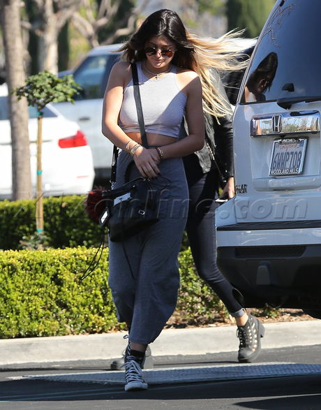 Kylie Jenner Calabasas Mall 