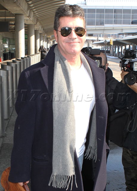 Simon Cowell airport sunglasses scarf jacket pregnant lauren silverman