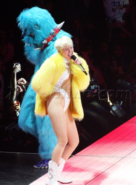 Miley Cyrus anaheim bangerz honda center 