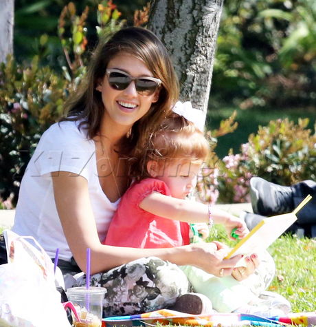 Jessica Alba sunglasses park kids cash warren print pants white tee shirt