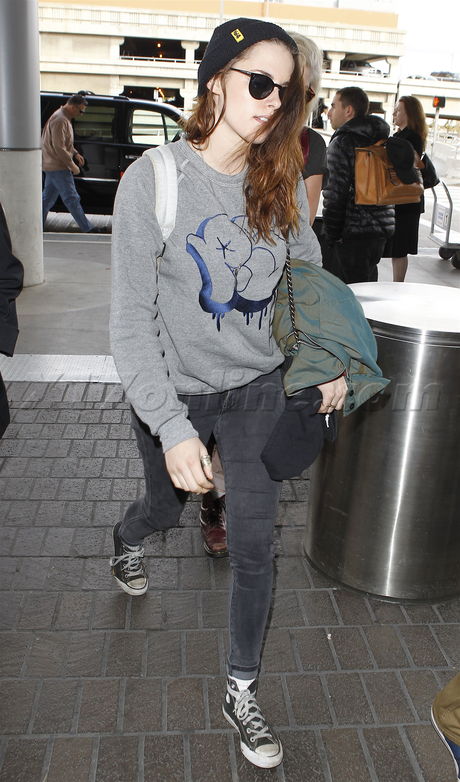glasses jeans sweatshirt Kristen Stewart  lax 